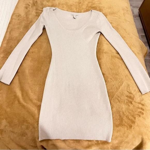 H&M Ribbed Scoop Neck Long Sleeve Knit Dress in Light Beige - Picture 2 of 2
